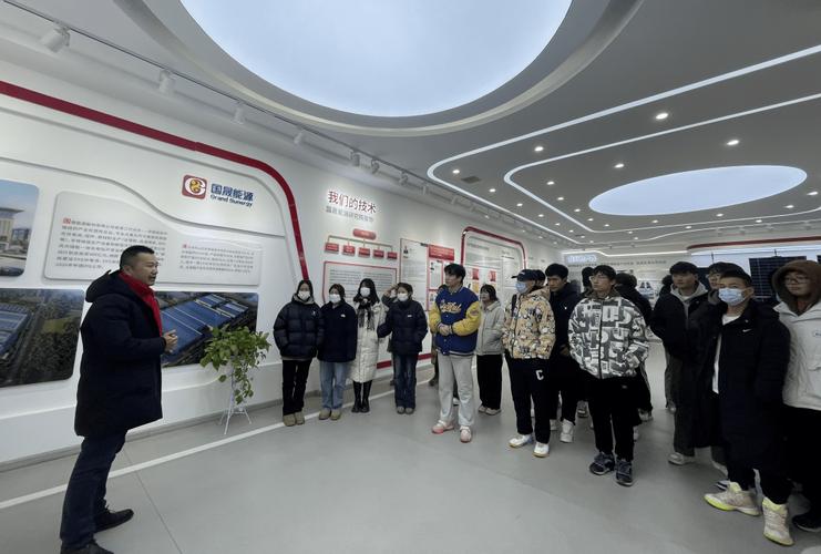活动中既有企业展厅参观,又有工厂生产线零距离触摸,还有企业产品体验